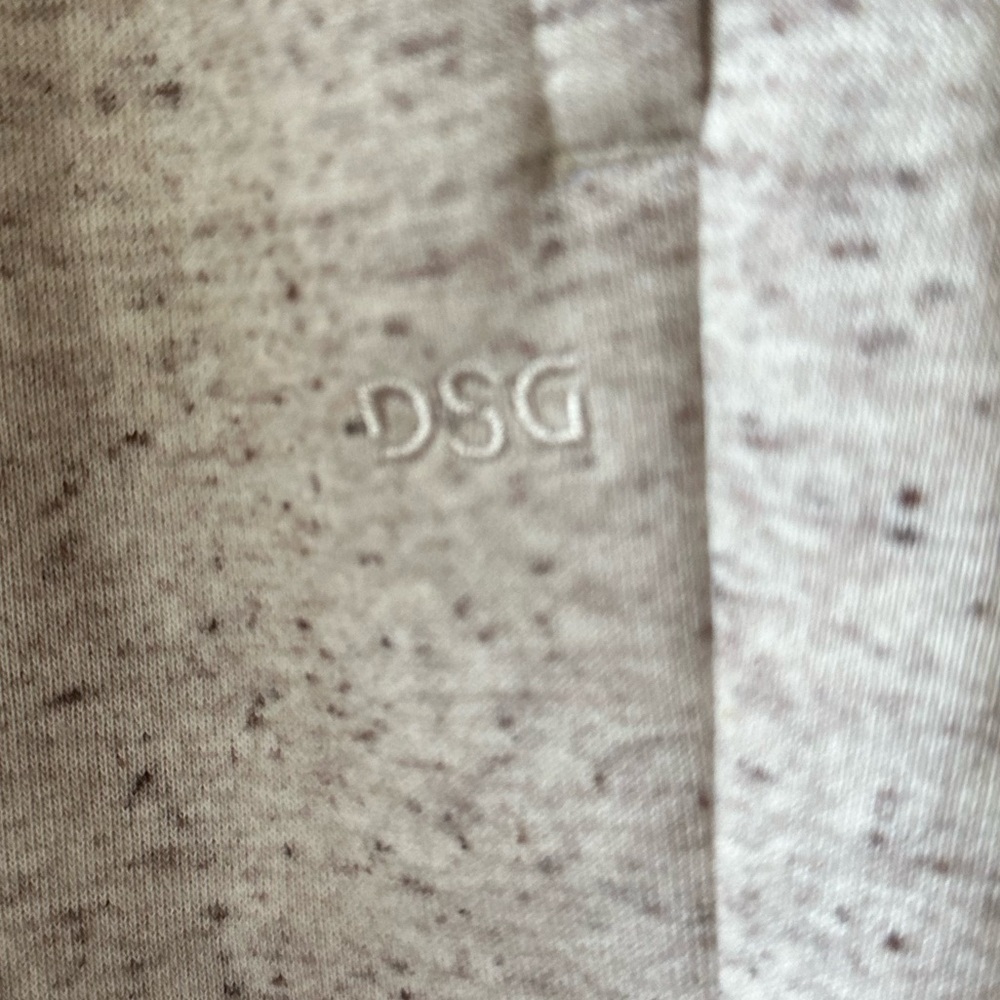 Dicks Sporting Goods Size 1X Speckled Oatmeal Shorts with Brown and Gray Trim - Picture 2 of 11